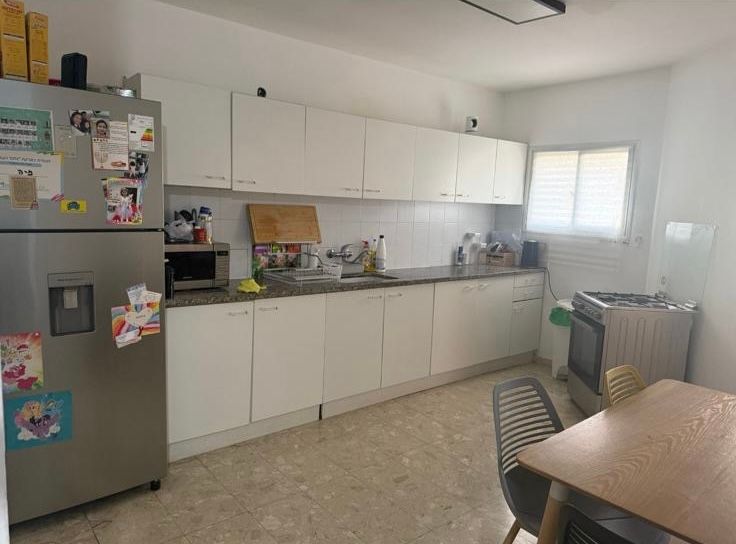 4-room apartment for rent in Herzliya city center (new building, parking)